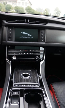 Jaguar XF cena 79900 przebieg: 115000, rok produkcji 2016 z Siemiatycze małe 301